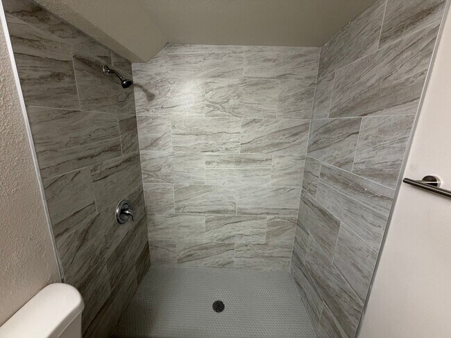 Building Photo - BEAUTIFULLY RENOVATED 3/2/2 CAR WITH DEN