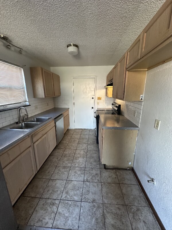 Building Photo - 12919 E 31st Ct