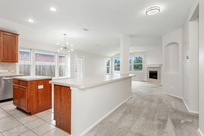 Building Photo - 4 Bedroom 2 Bath Home for Rent