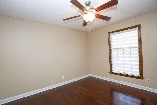 Building Photo - Retro Ranch only minutes from downtown Sou...