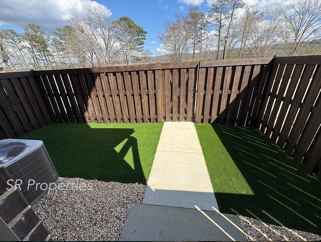 Building Photo - 1200 Windsor Sq