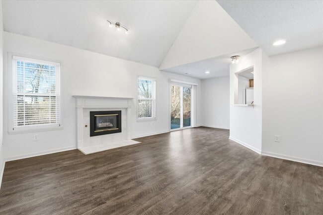 Building Photo - 417 N Village Cir