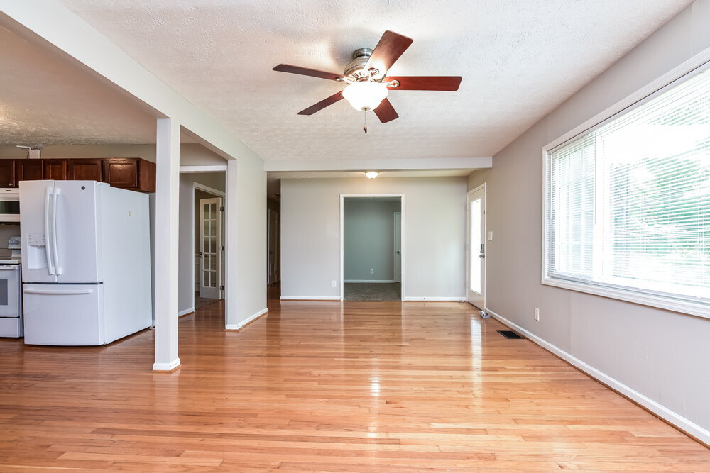 Building Photo - 160 Swan Lake Dr