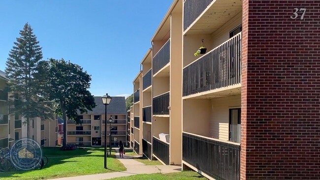 Building Photo - Hill Gardens Main Complex