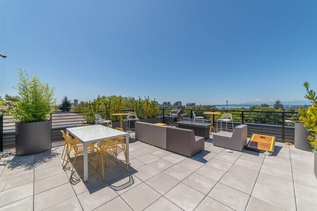 Building Photo - 750 11th Ave E