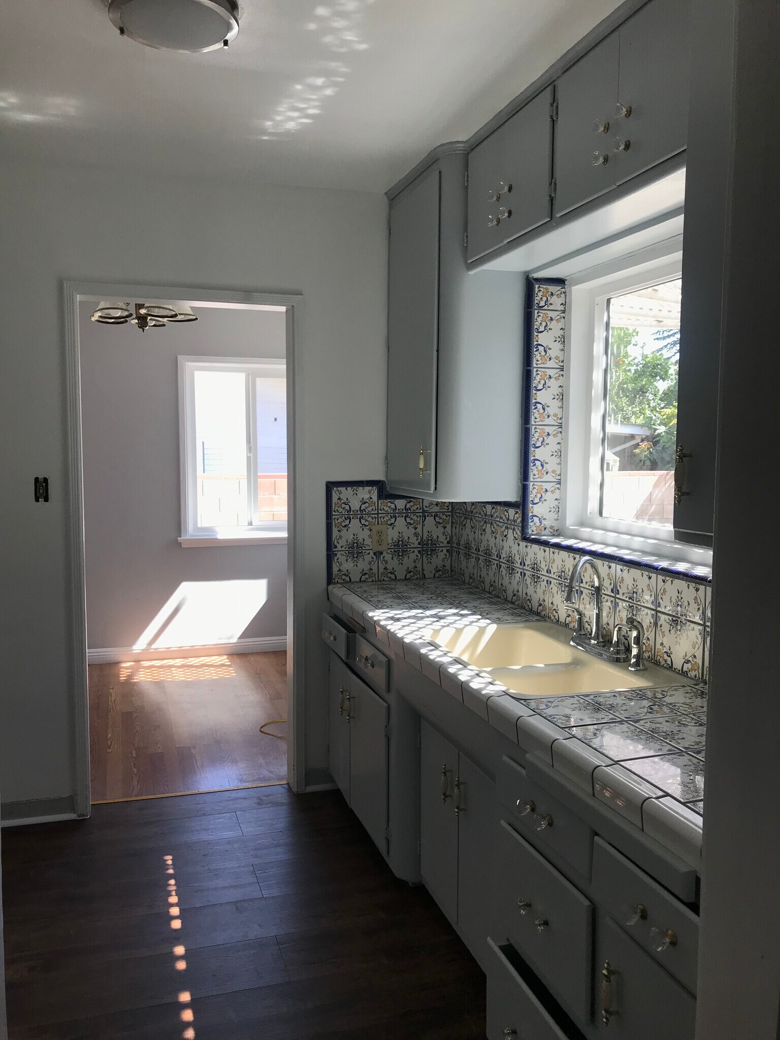 kitchen - 8432 Norwood Plz