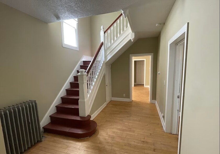 Building Photo - 1121 7th St SE