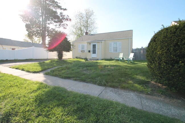 Building Photo - 756 Merritt St