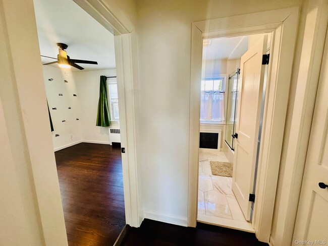 Building Photo - 11 W Glen Ave