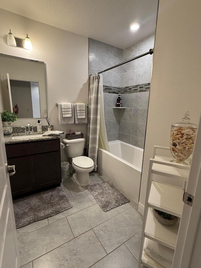 Building Photo - 878 SW Haas Ave