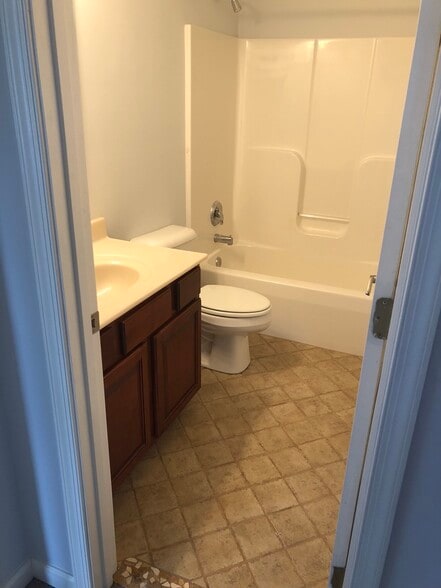 Building Photo - 68 Baltusrol Dr