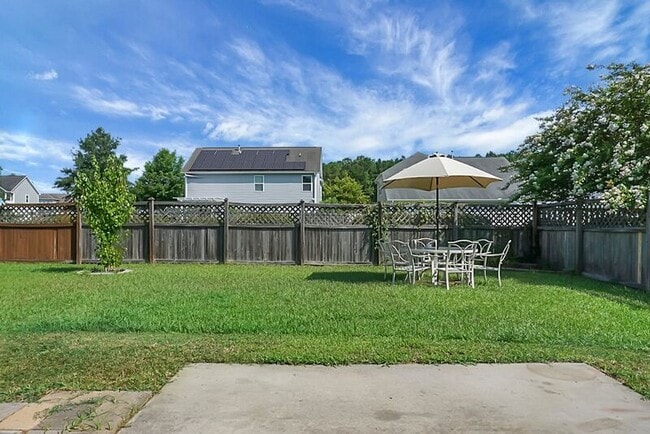 Building Photo - 334 Albrighton Way