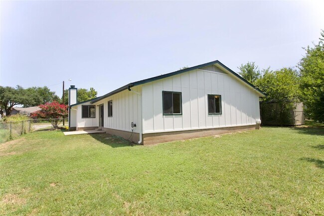 Building Photo - 2206 Spring Breeze Dr