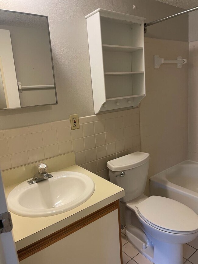 Building Photo - AVAILABLE   - Condo FSU Downtown - Close to Colleges