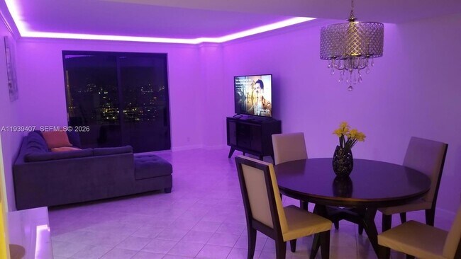 Building Photo - 2500 Parkview Dr