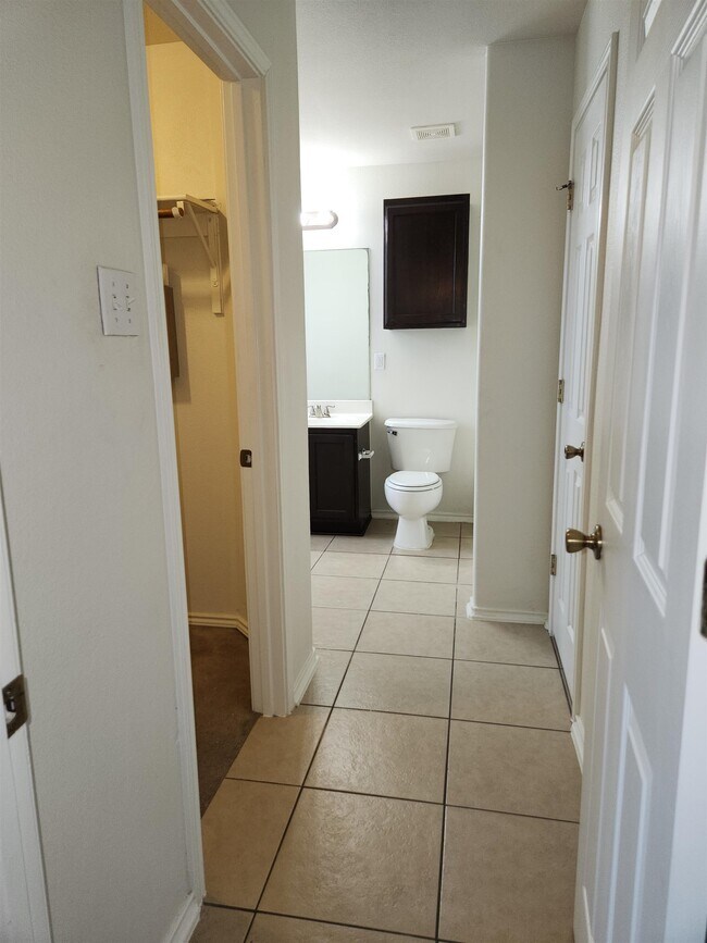Building Photo - 1701 Port Lavaca St