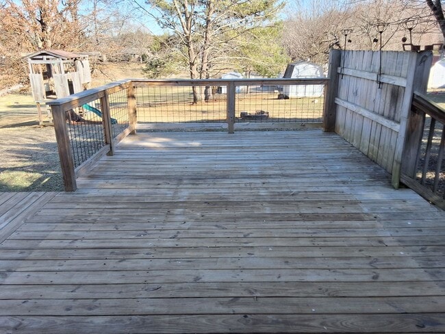 Building Photo - Strawberry Plains, 37871 - 3 bedroom, 2 bath home - Contact Sharon Arnwine (865) 313-7215