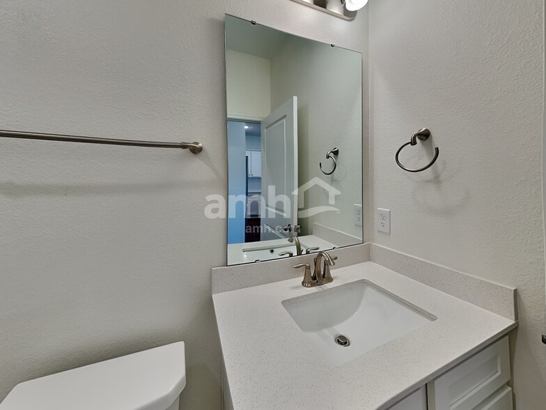 Building Photo - 6086 Little Blf Cir