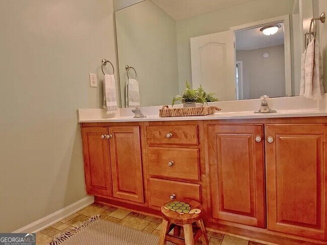 Building Photo - 410 Persimmon Dr