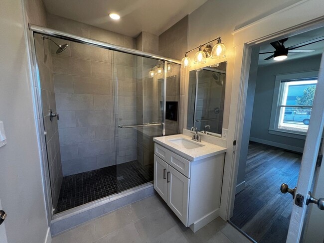 Building Photo - Beautiful 2-Bedroom House with Yard