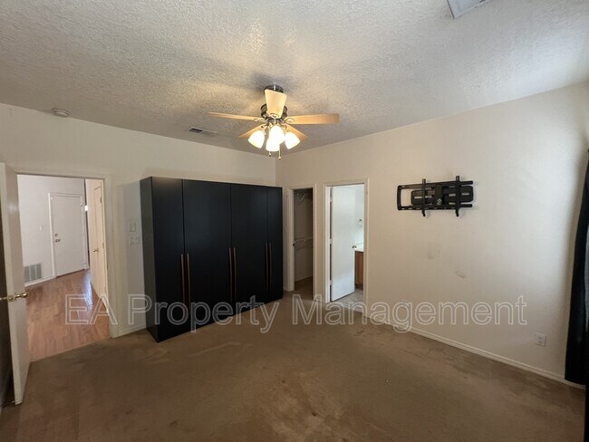 Building Photo - 2605 Sarita Ave NW