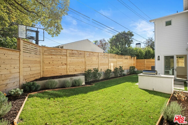 Building Photo - 744 N Almar Ave