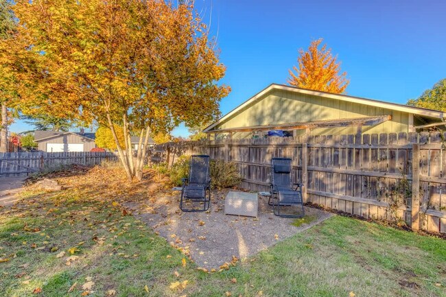Building Photo - 353 Brightwood Ct
