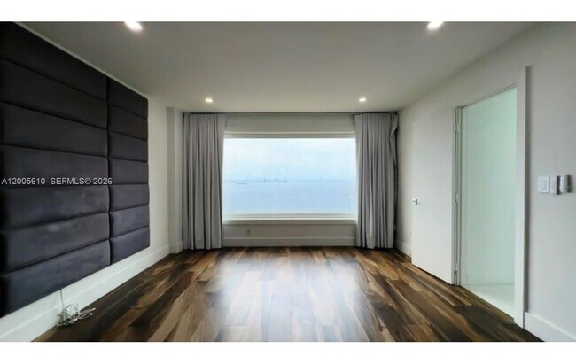 Building Photo - 11111 Biscayne Blvd