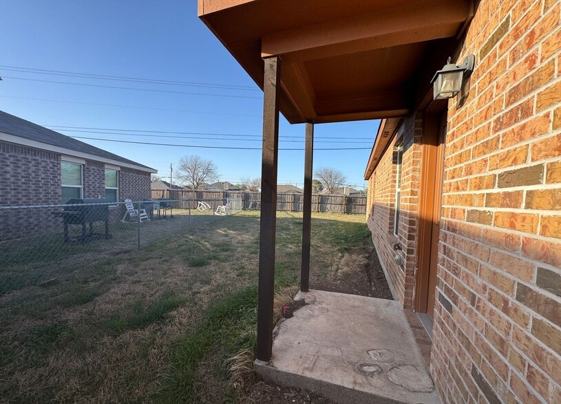 Building Photo - 1537 Justin Lp