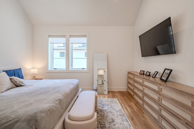 Building Photo - 7207 Gaston Ave