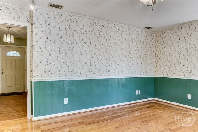 Building Photo - 4 Cottingham Dr