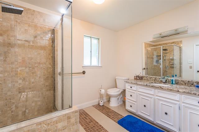 Building Photo - 1001 Valley Creek Dr