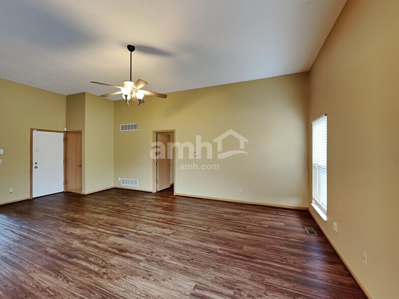 Building Photo - 22 Lantern Chase Dr