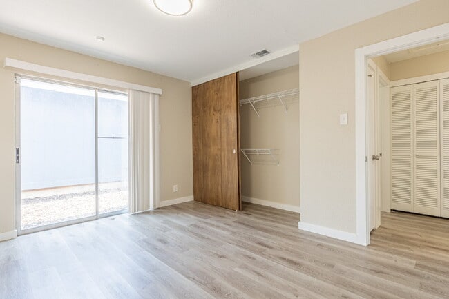 Building Photo - 1366 Bayou Dr