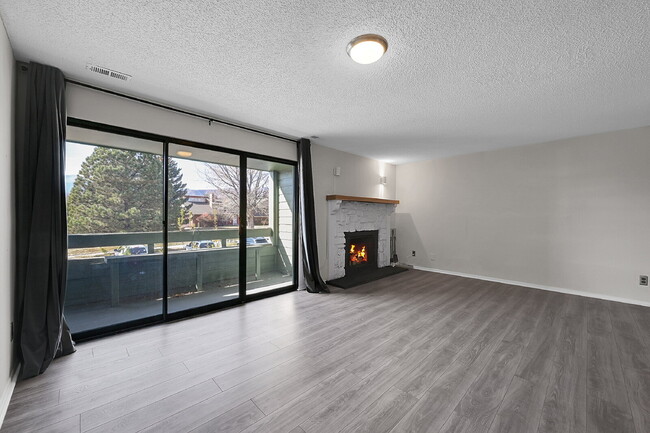 Building Photo - $1,370.95- 1 bed, 1 bath located in Colorado Spring with New In Unit Laundry!