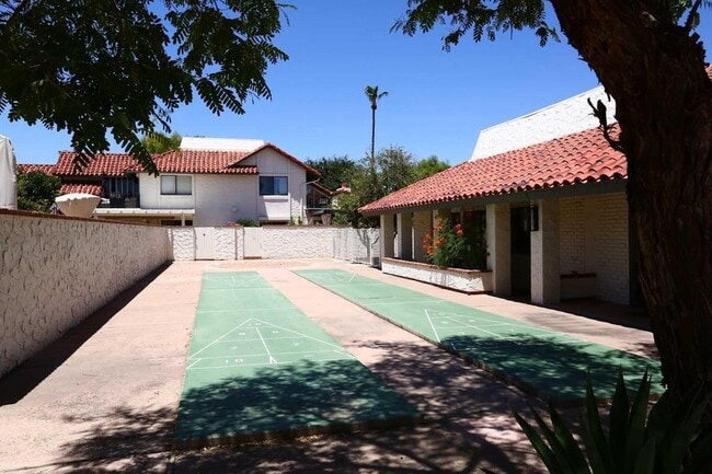 Building Photo - 5804 N Scottsdale Rd