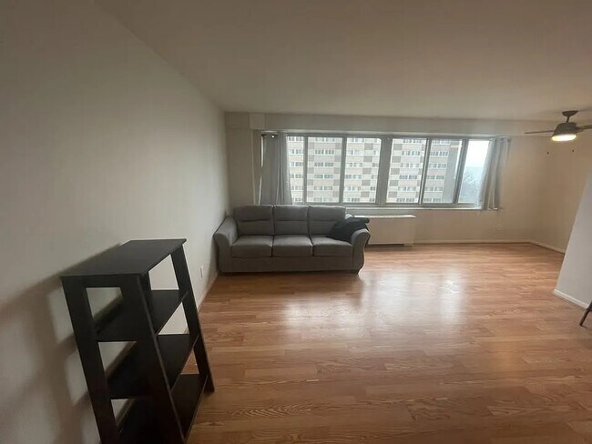 Building Photo - 12520 Edgewater Dr