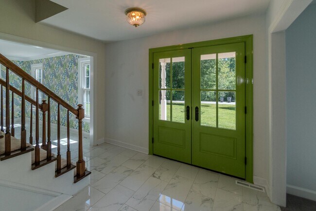 Building Photo - 428 Ingleside Dr