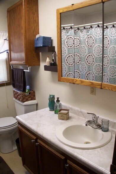 Bath - 727 Bolles St