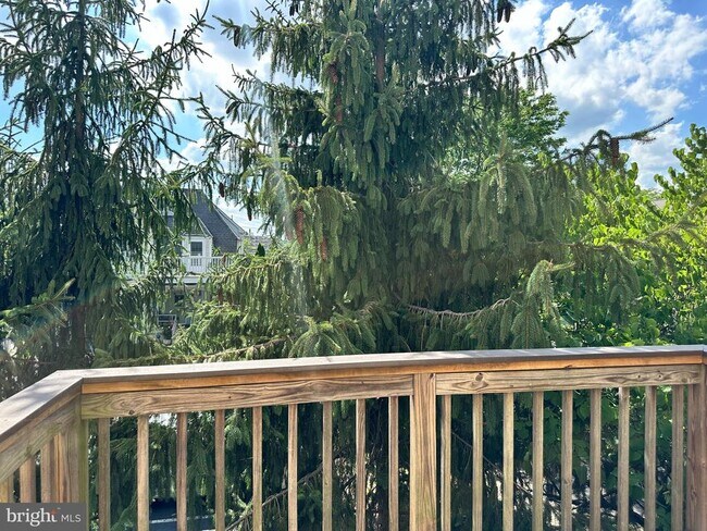 Building Photo - 410 North St