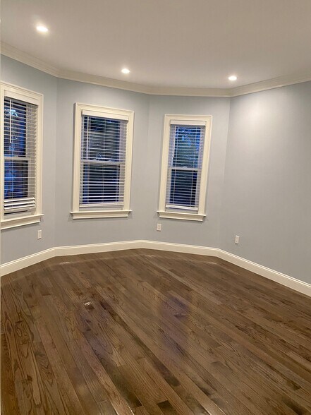 Building Photo - 10 Morrill St