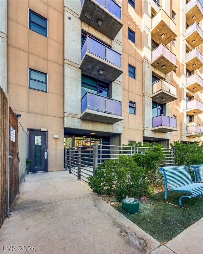 Building Photo - 353 E Bonneville Ave