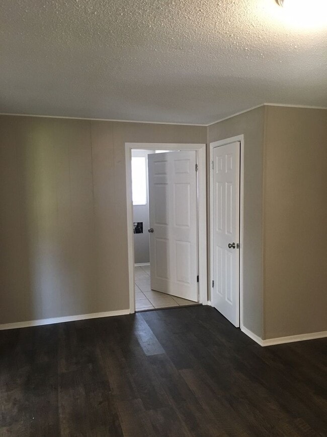 Building Photo - 1 Bedroom 1 Bath