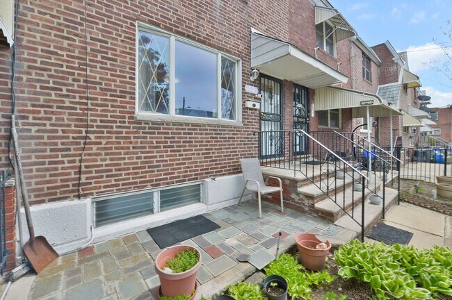 Building Photo - 2019 S Etting St