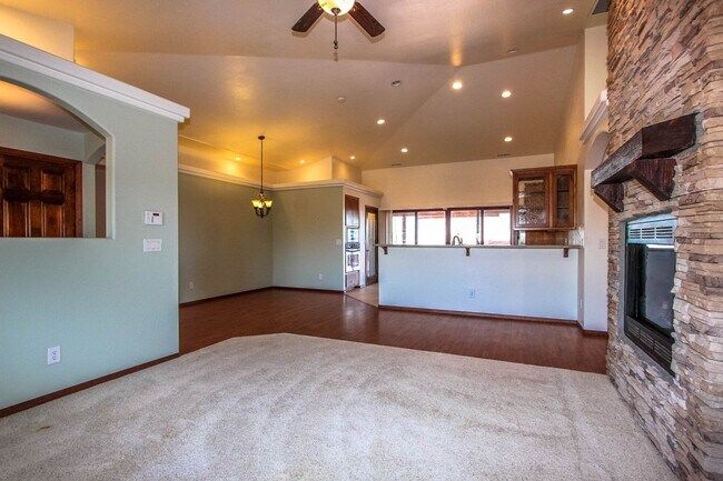 Building Photo - 3 Bedroom Home on 2.5 acres in Chino Valley