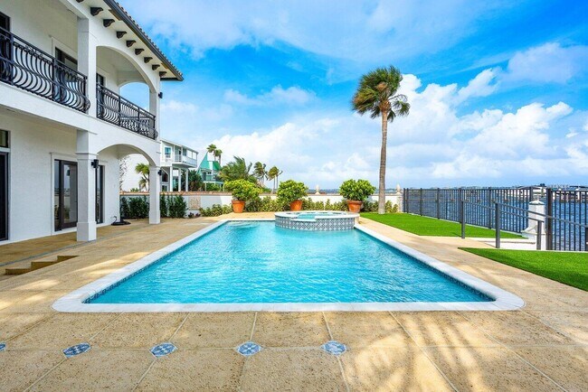 Building Photo - 1 1st Ave S