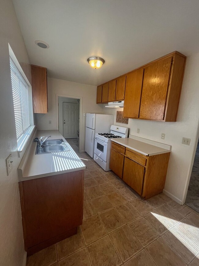 Building Photo - 2 Bedroom 1 Bathroom Single Family Home lo...