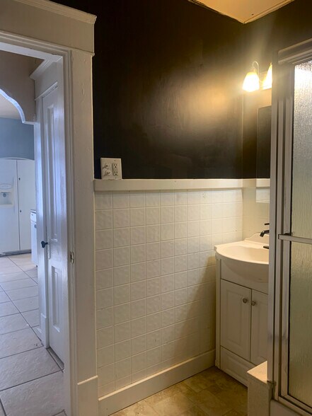 Building Photo - 2031 Jefferson Ave