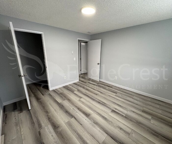 Building Photo - 320NEC