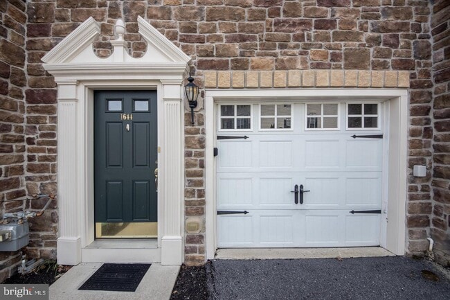 Building Photo - 1644 Oakridge Ln